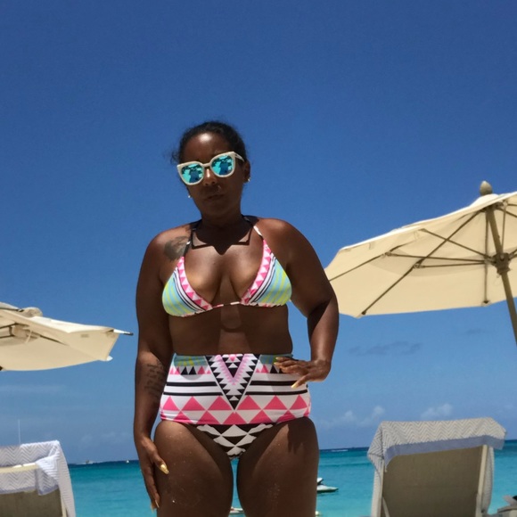 ✨✨🚨Brand new high waisted bikini. Last one 🔥 - Picture 2 of 8